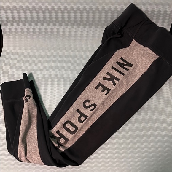 Nike leggings, size M, excellent condition - Picture 4 of 6